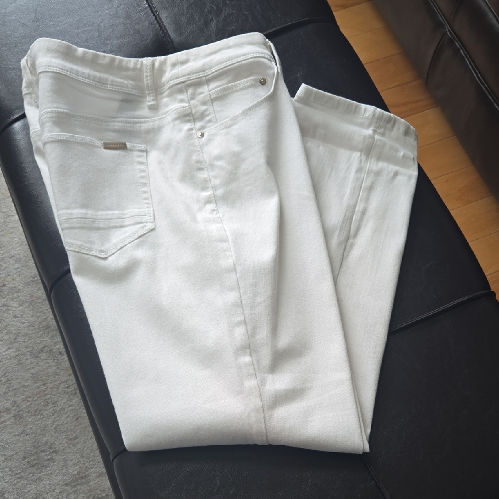 Chico's So Slimming Girlfriend Crop Jeans